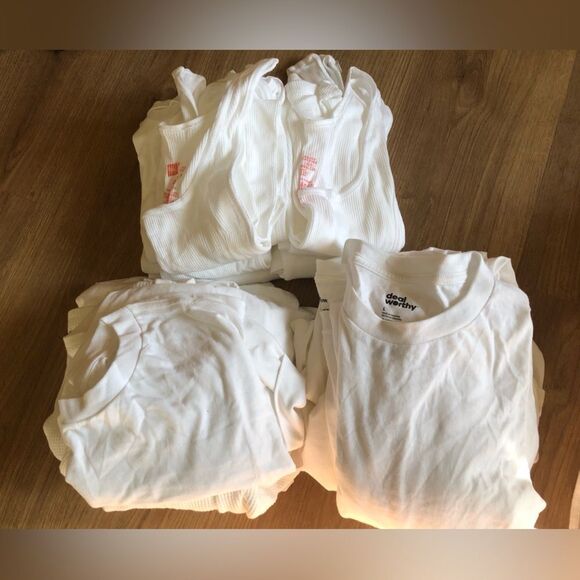 📳 17 White Tops - Picture 1 of 3